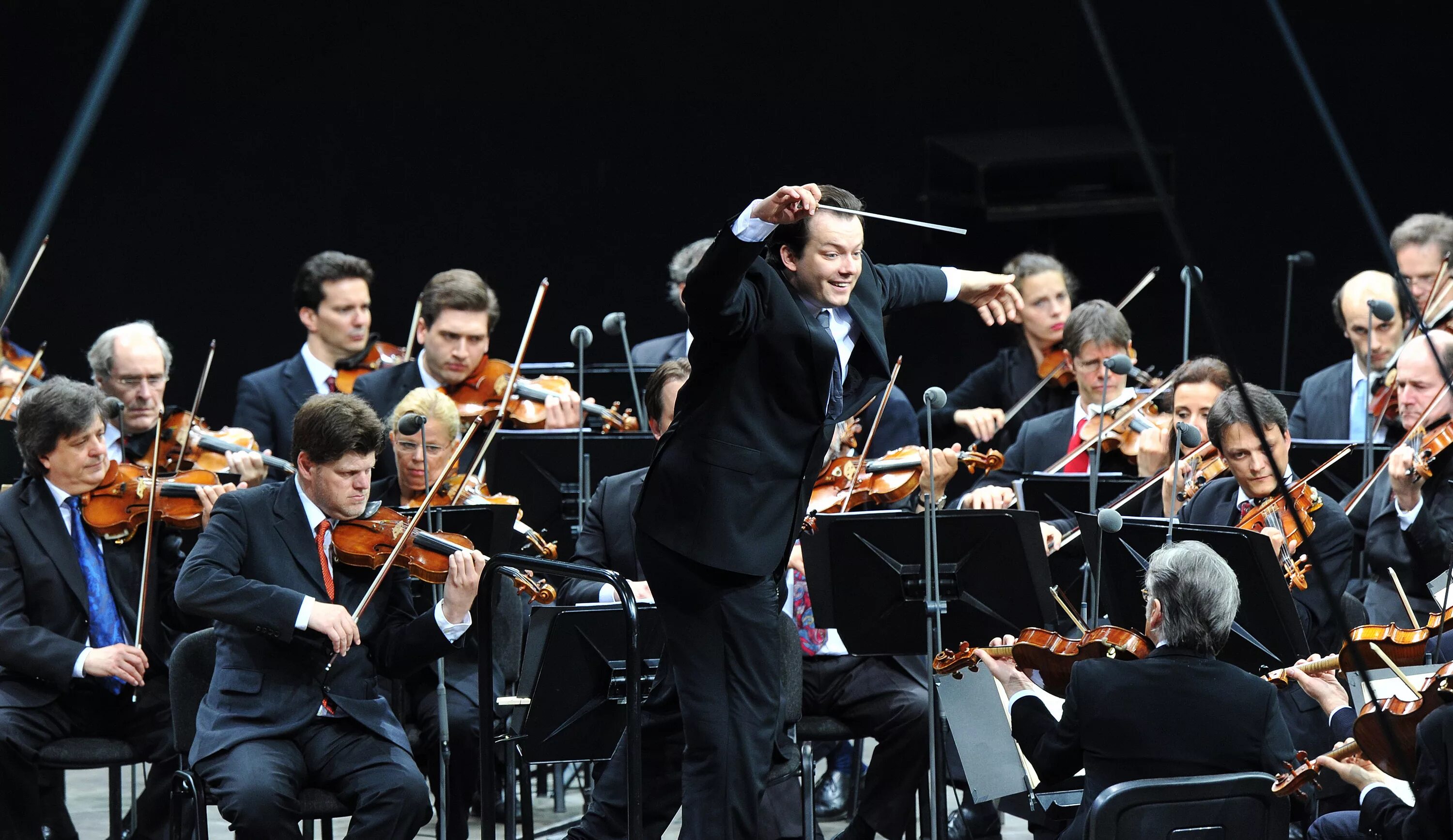 Orchestra conductor. Бостонский симфонический оркестр. Бостонский симфонический оркестр 1930. Симфоническом оркестре Дудамель. Симфонический оркестр обои.