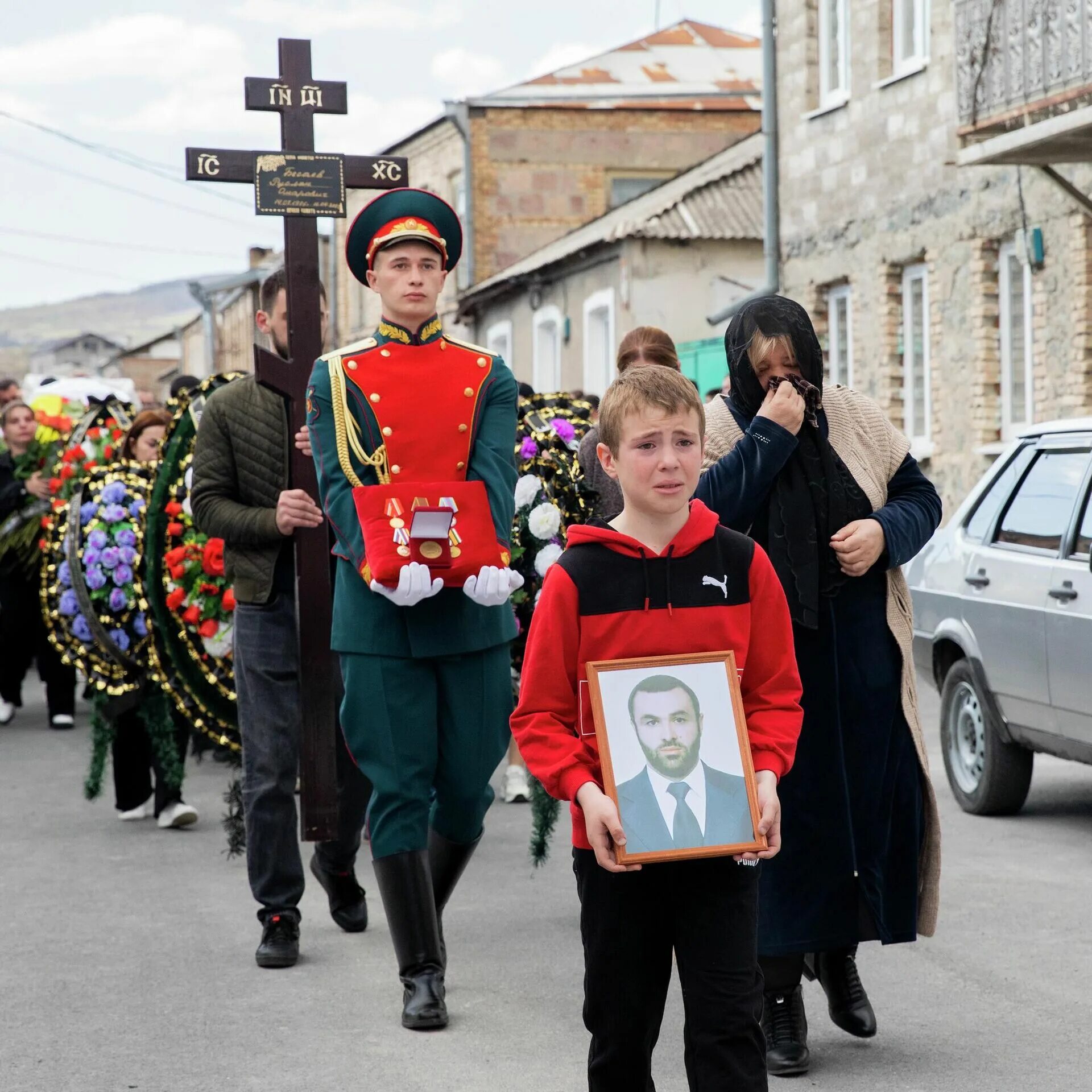 Похороны военнослужащего. Похороны в Северной Осетии. Южная осетия поддержала
