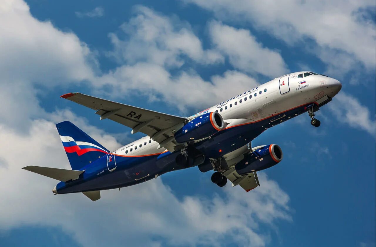 Аэрофлот полетел. Суперджет 100. Sukhoi Superjet 100. Суперджет 100 самолет. Сухой Суперджет 130.