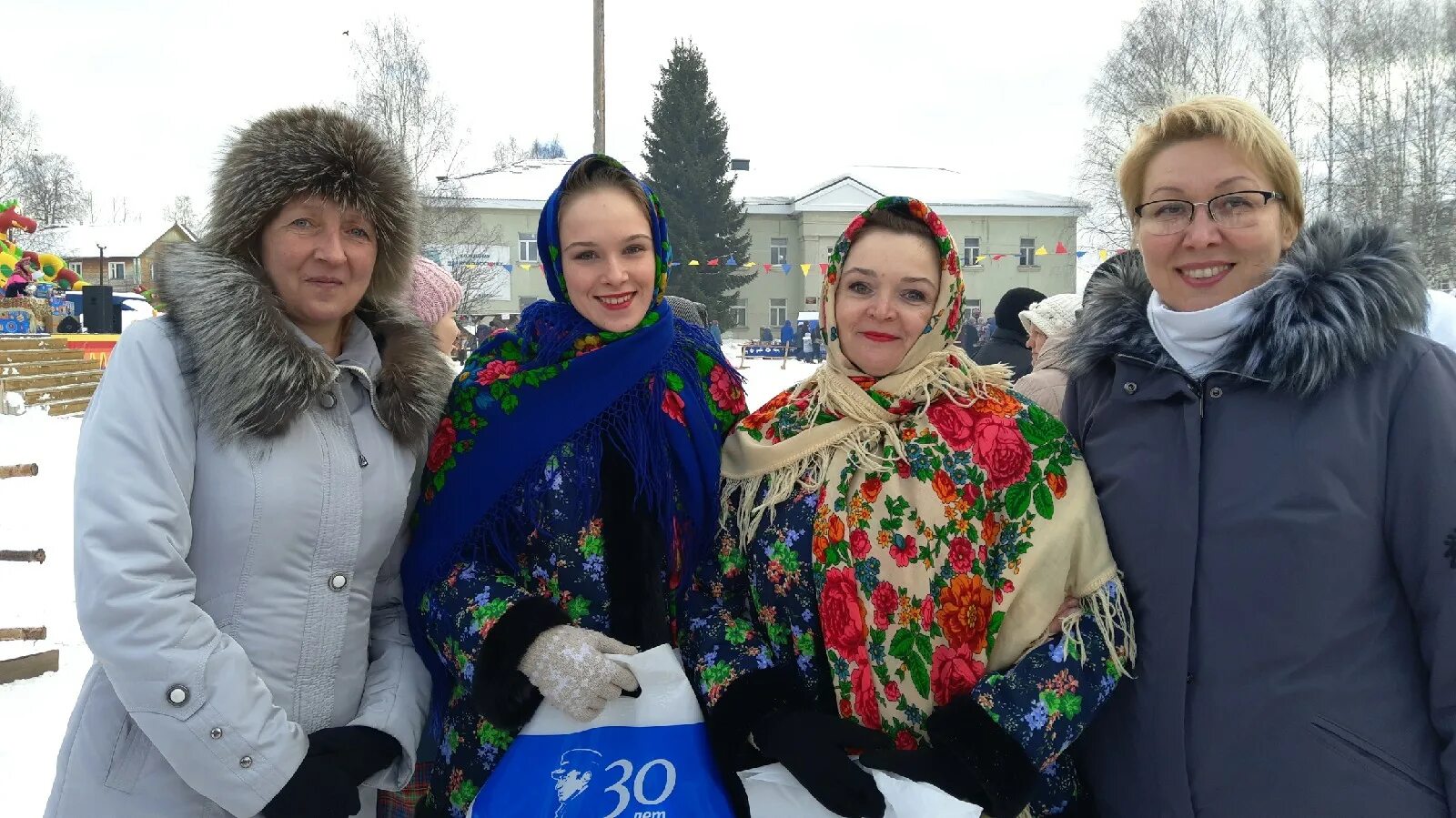 Подслушано в визинге. Визинга. население села визинга. баба с хлебом визинга. визинга подслушано.