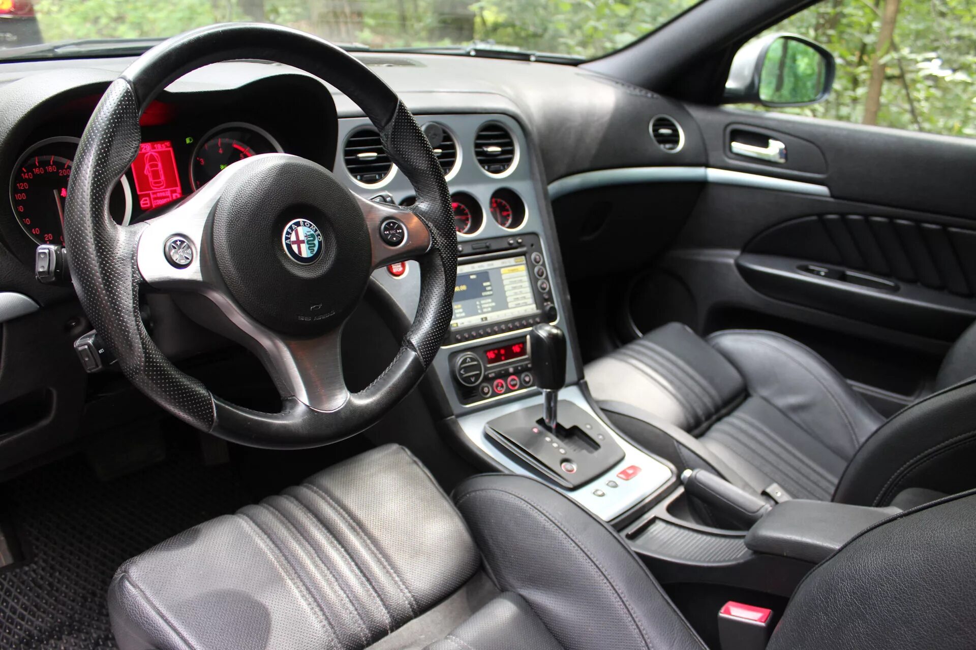 Салон альфа ромео. Альфа Ромео 159 салон. Alfa Romeo 159 Sportwagon салон. Alfa Romeo 159 Interior. Альфа Ромео 159 ti салон.