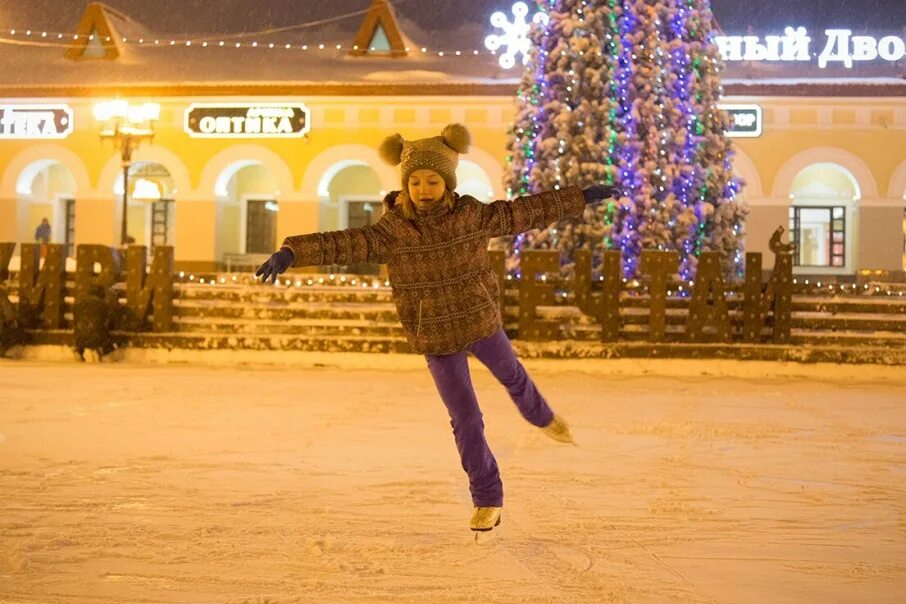 Новогодняя елка уфа. Куда сходить взрослым в уфе. Уфа достопримечательности 2022 зимой площадь. Куда сходить 1 января в уфе. Куда сходить 1 января в уфе.