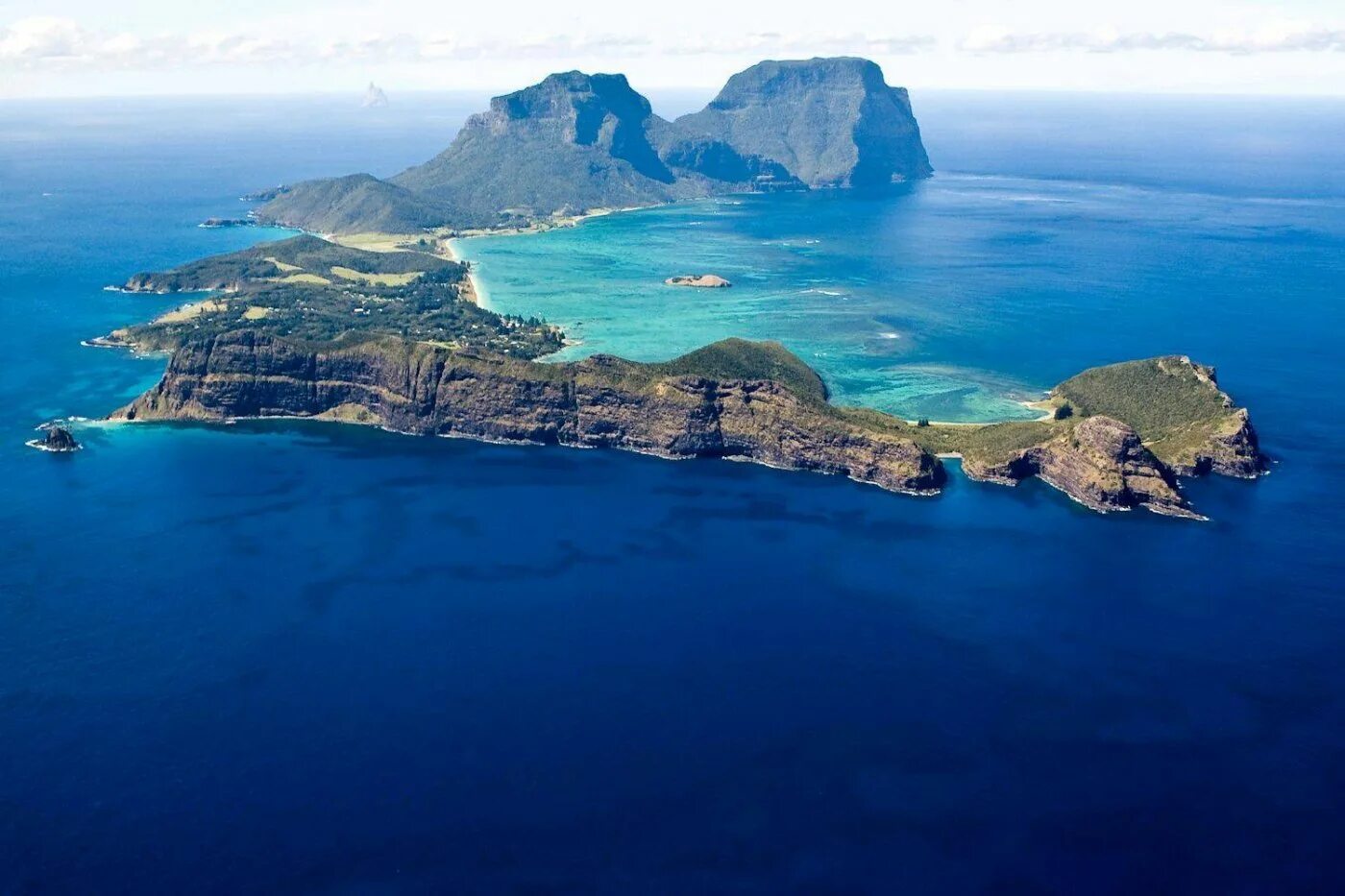 Тихий океан самые крупные острова. Острова лорда Хоува в Австралии. Остров мако в Австралии.