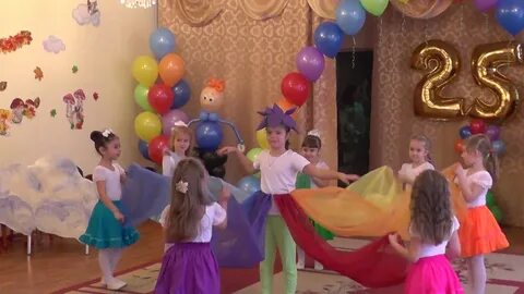 Танец с полотнами в детском саду