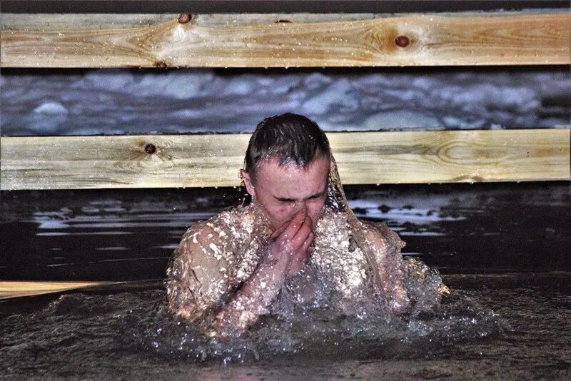 Допускается купание ночью. О крещении. Крещенские купания ночью. Водное крещение. Крещенское купание в Лесном Городке.