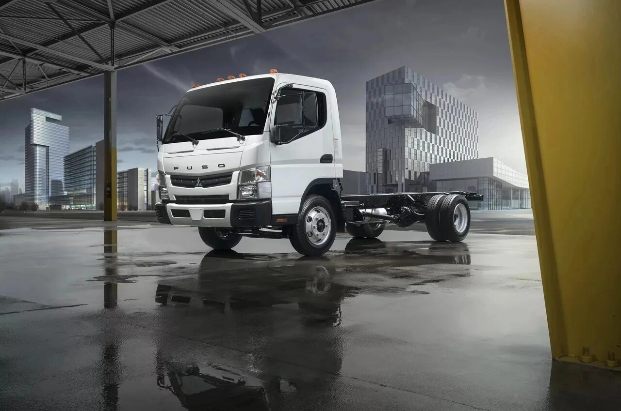 Митсубиси 5 тонн. Грузовик Mitsubishi Fuso. Митсубиси Фусо Кантер. Грузовик Mitsubishi Fuso Canter. Митсубиси Фусо грузовой.