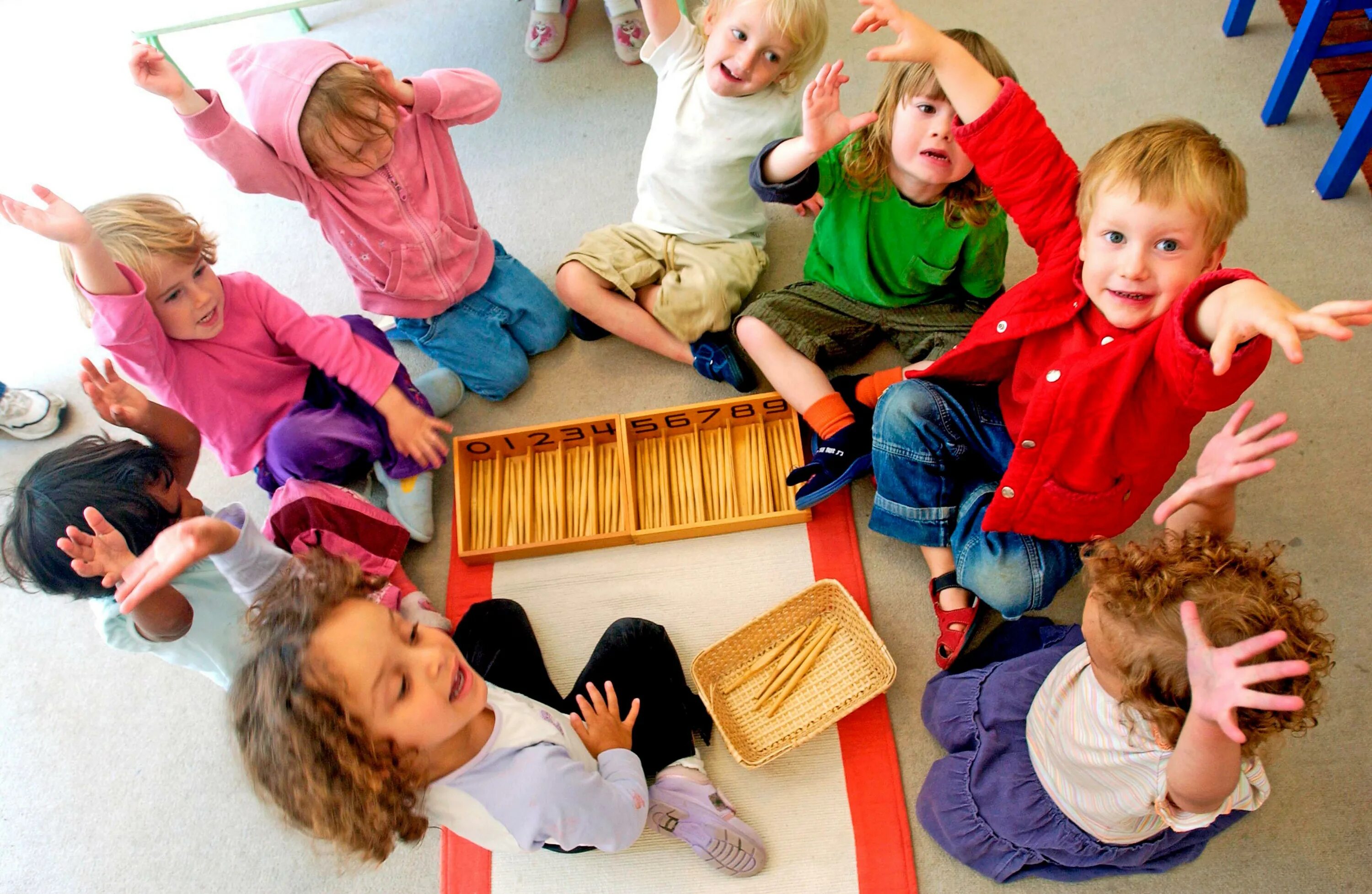 Развивающий центр активности. Дети в детском саду. Дошкольники в детском саду. Дети в саду. Занятия для детей.