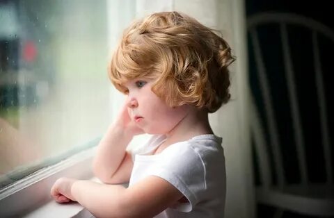 Ребенок скучает по родителям