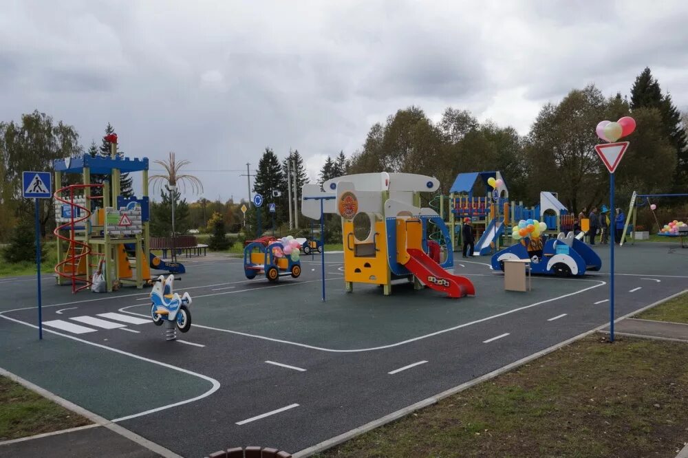 автогородок для детей реутов. территория детского сада площадка «автогородок». автогородок на территории детского сада. площадка пдд в детском саду на улице. детских площадок дорожного движения.