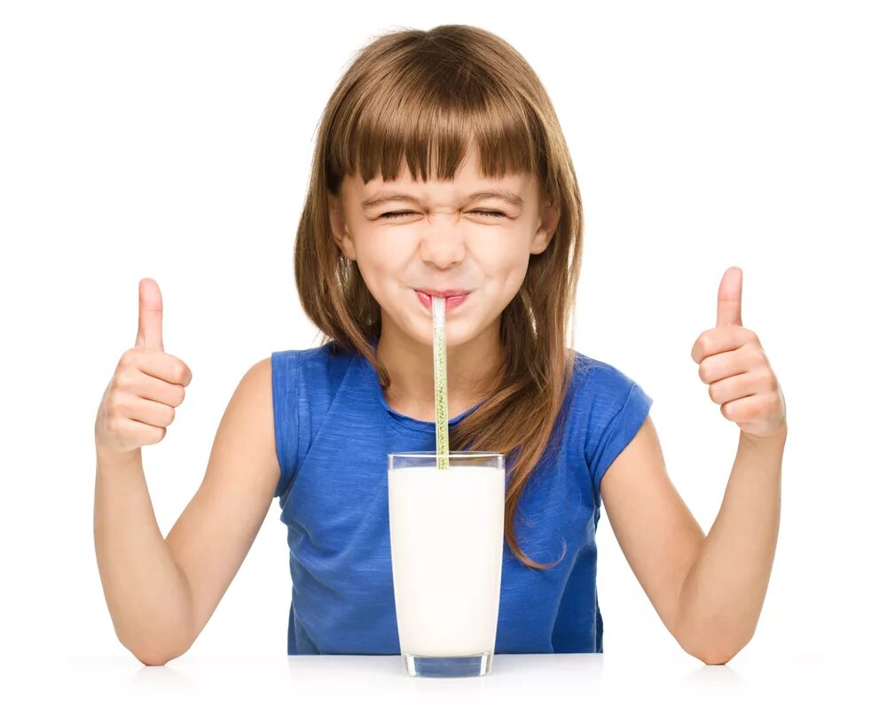 Ребенок с молочным коктейлем. Ребенок пьет коктейль. Кислородный коктейль для детей. Дети пьют кислородный коктейль. Пьет молоко на английском