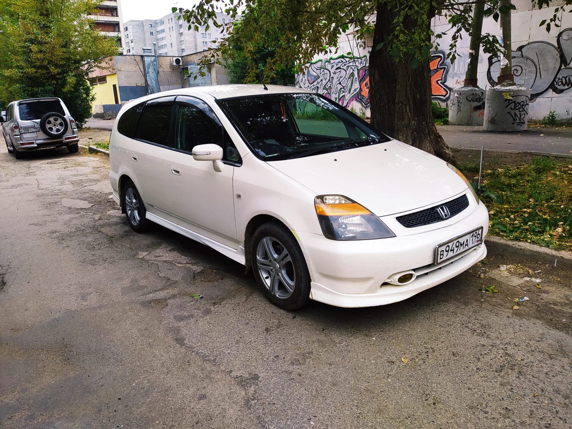 Хонда стрим левый. Honda Stream 2001 1.7. Honda Stream 2002 1.7. Хонда стрим 2006. Хонда стрим 2001 1.7 белый.