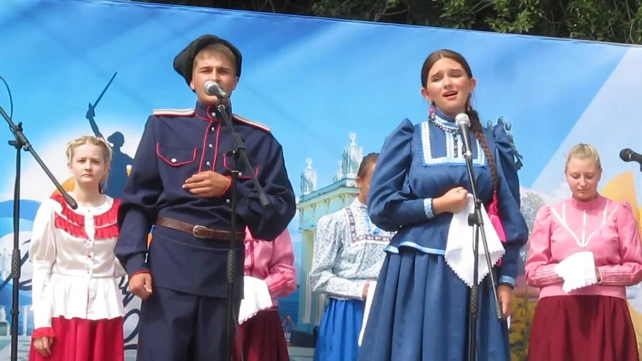 Казачий ансамбль любо Волгоград. Казачий ансамбль руководитель Людмила Апевалина. Любо Сочи ансамбль казачий. Казачий ансамбль любо Болгар