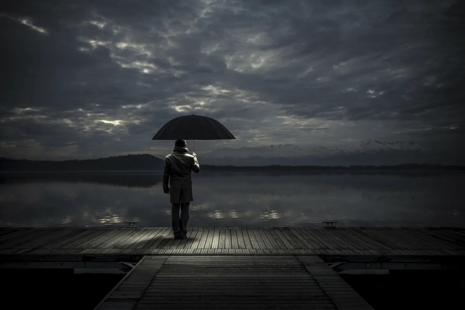 Это одиночество. Человек под дождем. Дождь одиночество. Грустные картинки. Rain boys