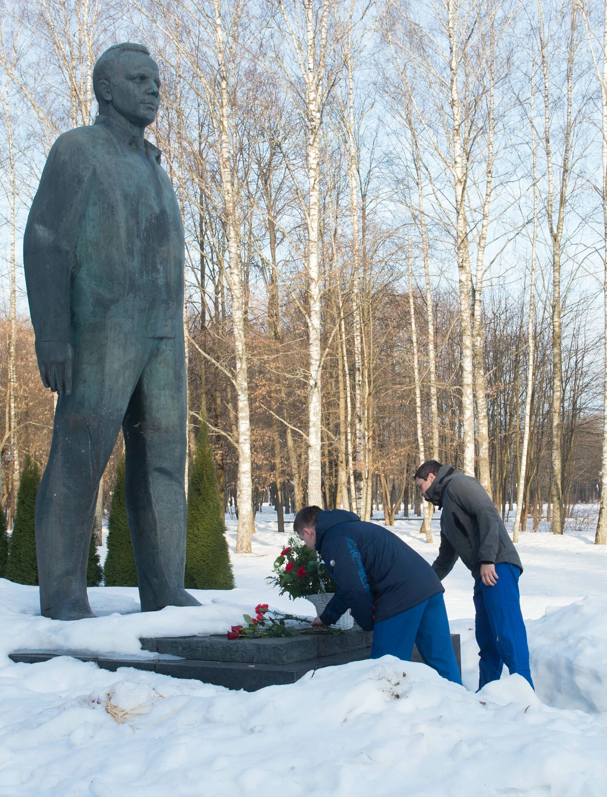 Гибель гагарина и серегина. Мемориал Новоселово Гагарину и Серегину. Мемориал космонавт.