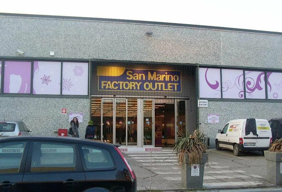 Factory outlet. San Marino Factory Outlet магазины. San Marino Factory Outlet бренды. Сан Марино Квин аутлет. Аутлет в Римини.