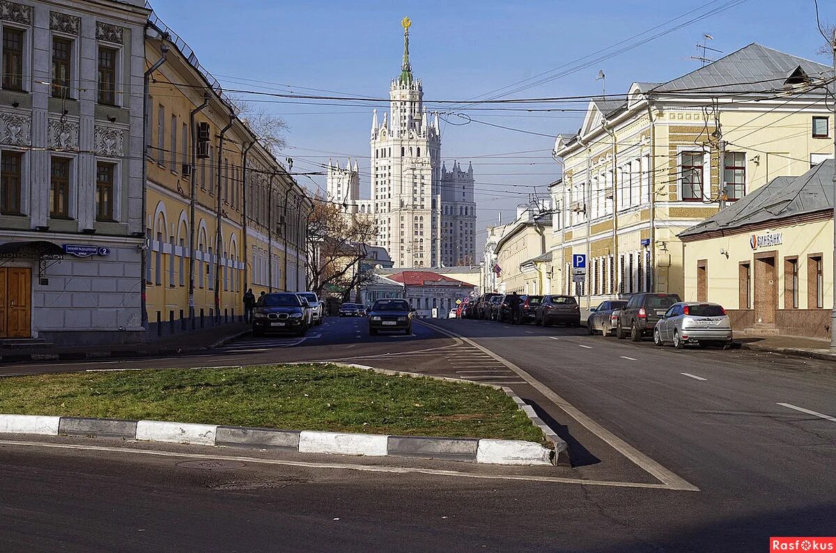 Верхняя Радищевская: улица, где делали болванки для шляп, сервиз для графа Орлов