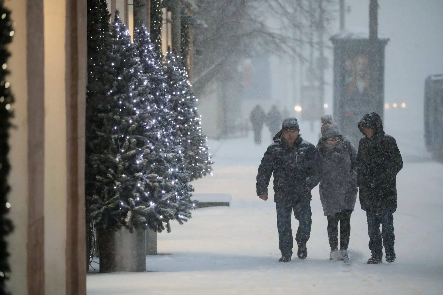Сильный снегопад будет сегодня. Снегопады в центральной России январь 2022. Фото сегодняшней метели в Москве. Снег в Москве сегодня фото.