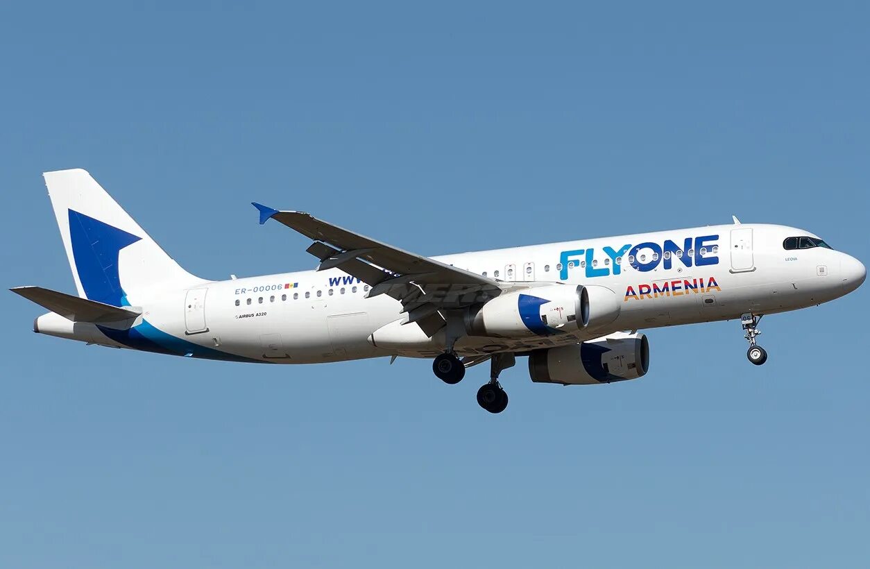 Flyone armenia билеты. Авиакомпании flyone Armenia. Армения Аирлинес. Fly one Armenia. Flyone в Звартноц.