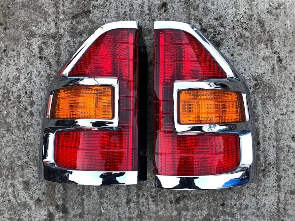 Задние фонари паджеро спорт. Задние фары на mitsubishi pajero 3. задние фонари паджеро 4. фонарь задний mitsubishi pajero 3. задние фонари митсубиси паджеро 3.
