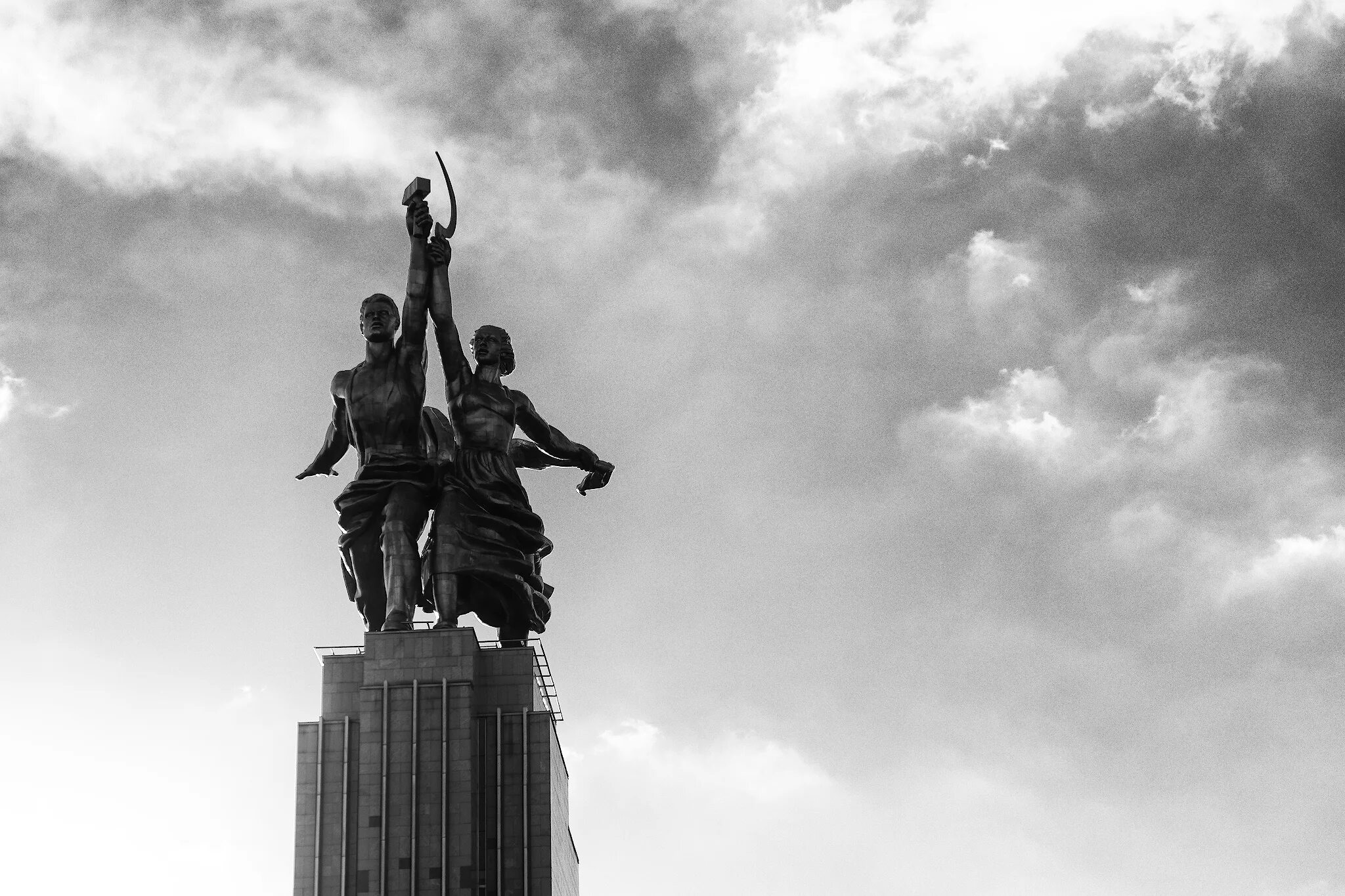 Скульптура мухиной рабочий и колхозница. Советские фотографии памятник. Советские фотографии памятник. Памятник ленину в москве. Памятник ленину у финляндского вокзала.