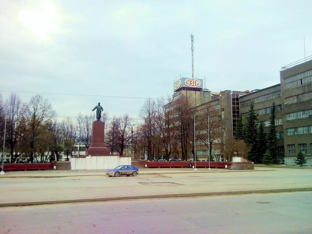 Пл первого. Уралмаш площадь первой Пятилетки. Площадь первой Пятилетки Екатеринбург. Площадь первой Пятилетки Уралмаш Екатеринбург. Площадь первой Пятилетки Екатеринбург памятник.