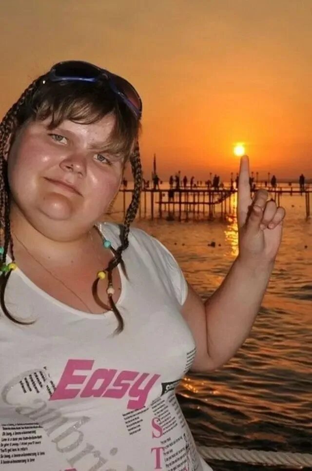 страшные девочки из социальных сетей. страшная одноклассница. смешная школьница. смешная фотосессия с одноклассниками. уродливые одноклассницы.