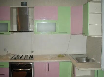 Кухня зеленая розовая