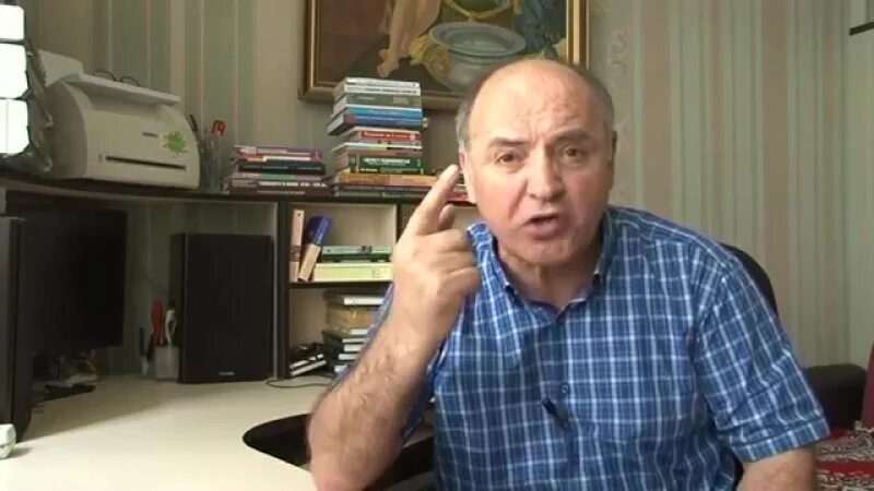Рамазан рамазанов комментатор. Рамазан рабаданов. рабадан рабаданов комментатор. дагестанский спортивный комментатор рамазанов.