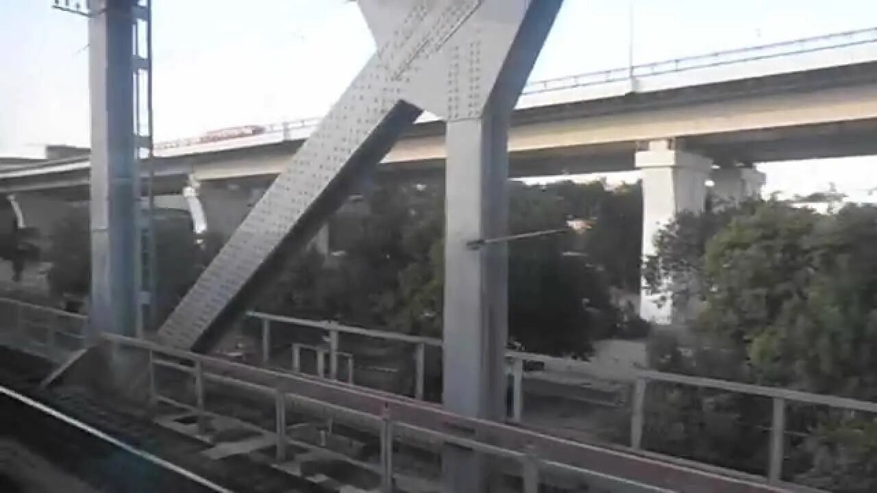 Москвича увидевшего липецк из окна поезда доставили. Ростов-на-дону из окна поезда. ростов из окна поезда. ростов на дону вокзал из окна поезда. ростов на дону вид из поезда.