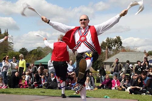 4 days in may. Майский праздник в Великобритании May Day. May Day праздник в Англии 1 мая. Мэй Дэй праздник в Англии. Майский фестиваль в Британии.