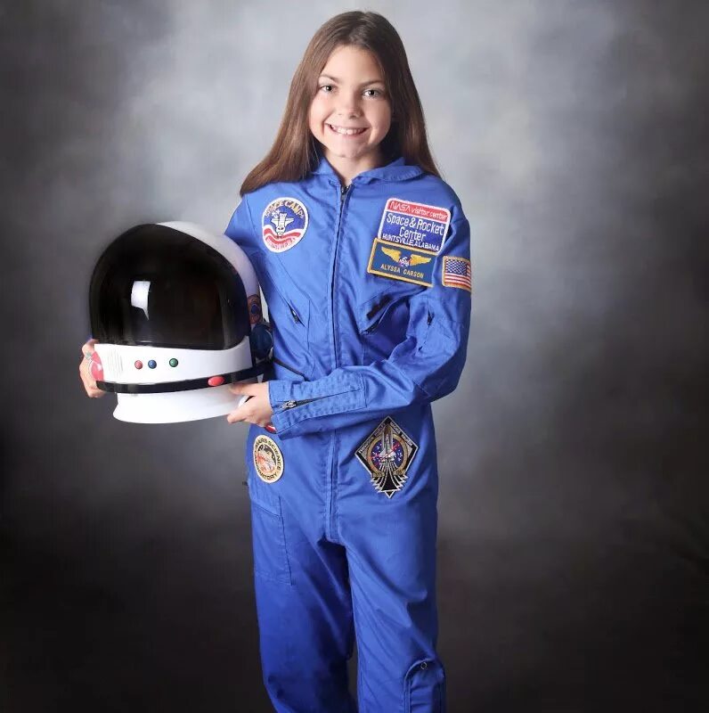 Костюм космонавта для девочки. Алисса Карсон НАСА. Алиса Карсон Марс. Костюм Космонавта НАСА. Девушка космонавт.