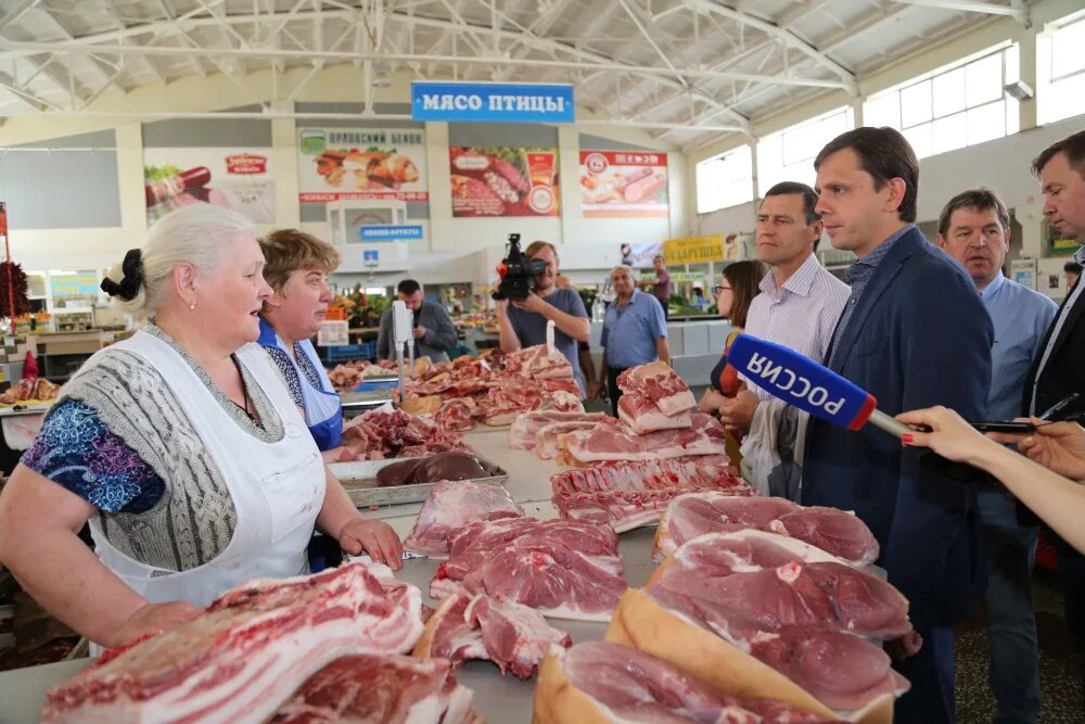 Хорошая работа в орле. Мясной рынок в Ливнах Орловской области. Орловская область Ливны Центральный рынок. Магазины города Ливны.