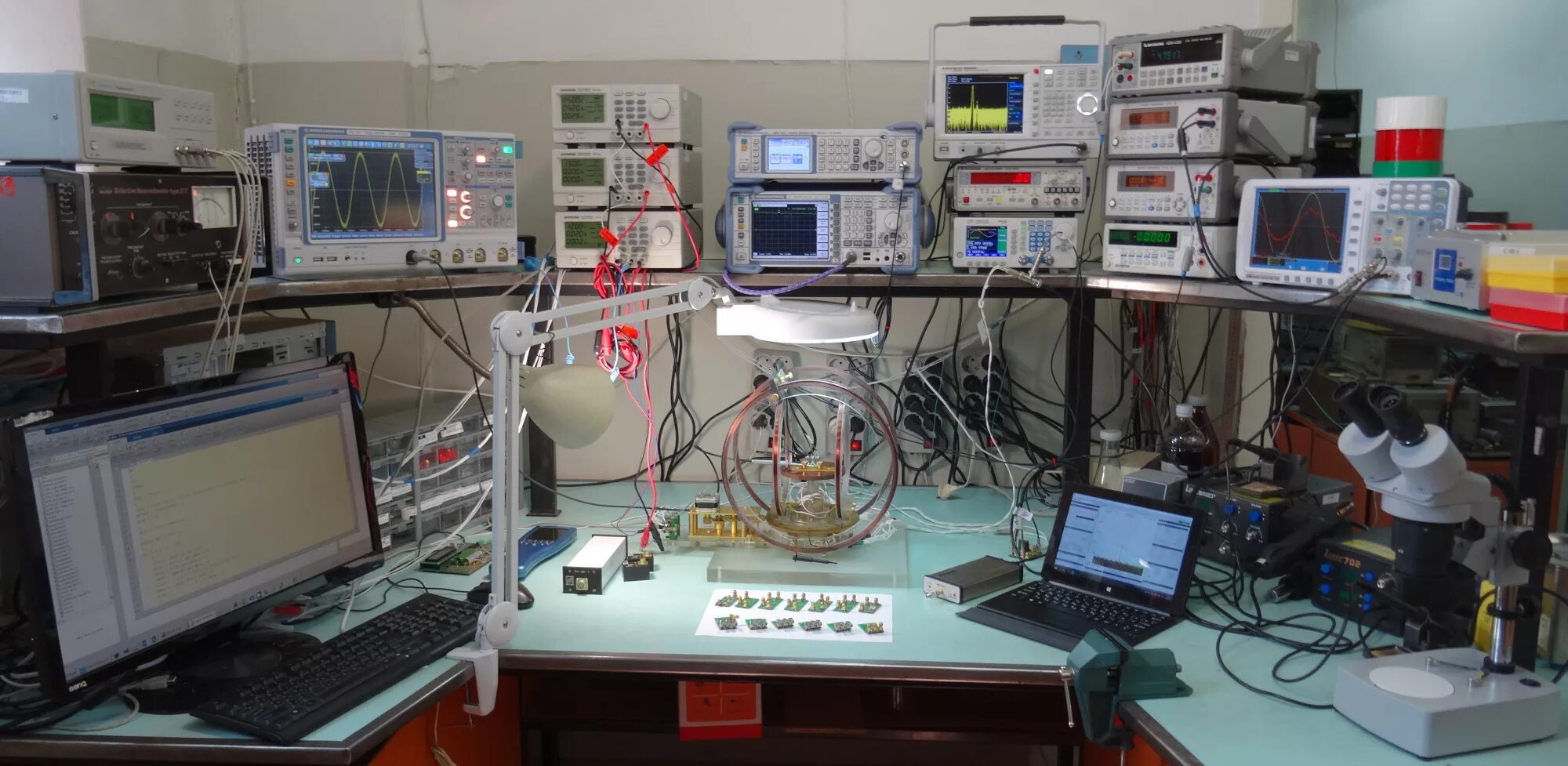 Оборудование лаборатории. Лабораторный комплекс химлабо. Комплекс экспериментальных работ. Комплекс экспериментальных работ. Атомно зондовый томограф.