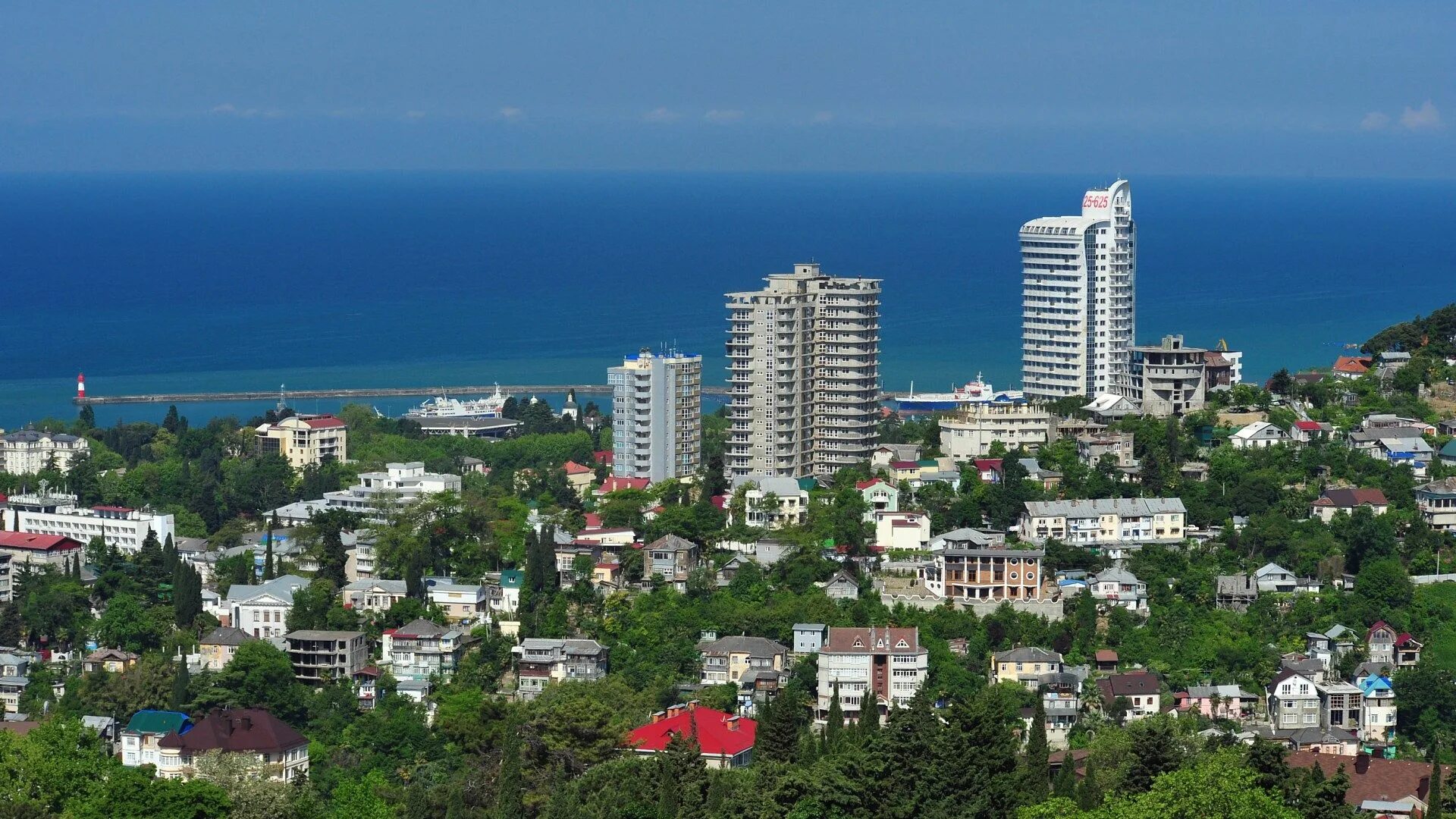 Жил центр сочи. Краснодарский край Сочи. Центральный Сочи. Сочи город курорт. Мамайка Сочи.