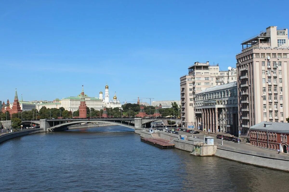 Театр на берсеневской набережной. Берсеневская набережная театр эстрады. большой каменный мост, москва, берсеневская набережная. театр эстрады москва. дом на набережной театр эстрады.