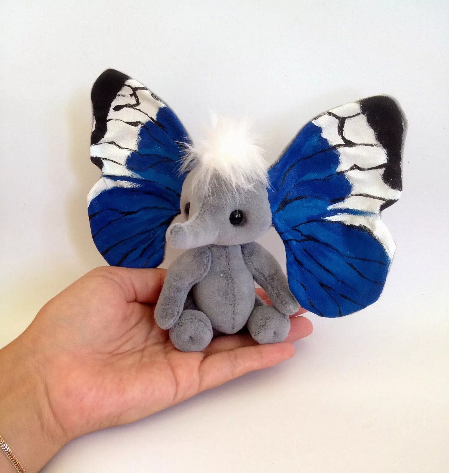 Elephant butterfly. Бабочка Слоник. Мотылек Слоник. Слоник бабочка из ткани. Игрушка Слоник с бабочками.