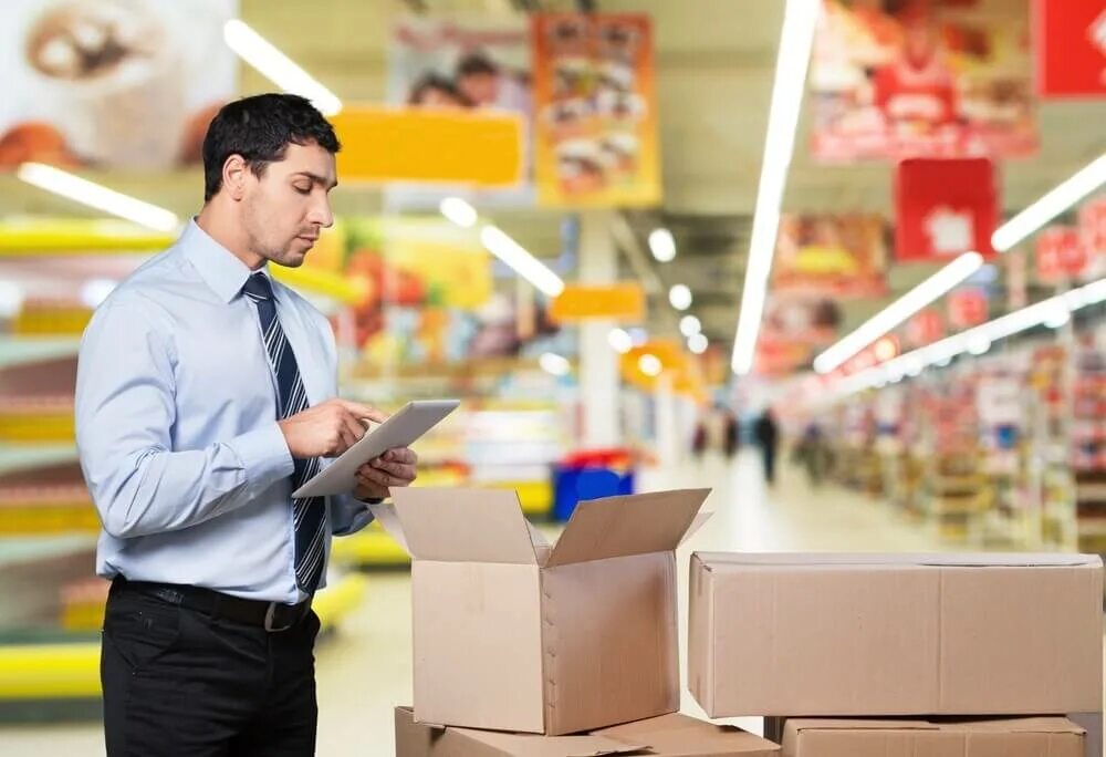 Retail менеджер. Люди в магазине. Супервайзер супермаркета. Администратор торгового зала. Retail менеджер.