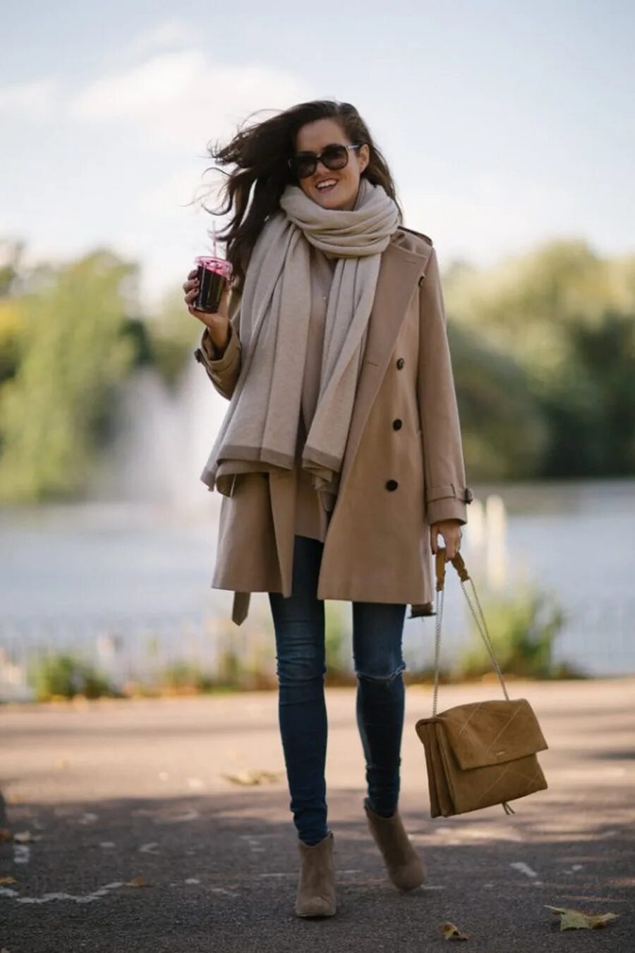 пальто оверсайз женское. пальто с шарфом. Burberry кэжуал. бежевое пальто какой шарф. шарф к бежевому пальто.