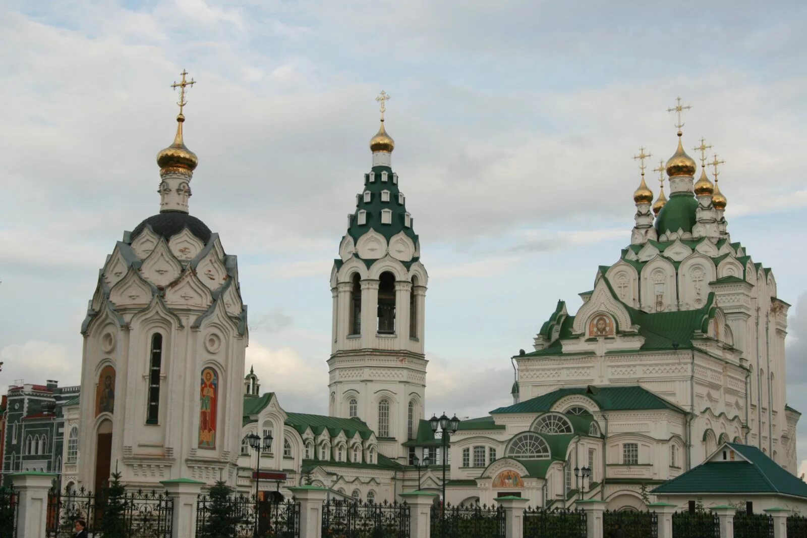 Церкви йошкар олы режим работы. Йошкар-ола церковь троицы. троицкий собор йошкар-ола. церковь пресвятой троицы в йошкар-оле. йошкар ола соборы и церкви.