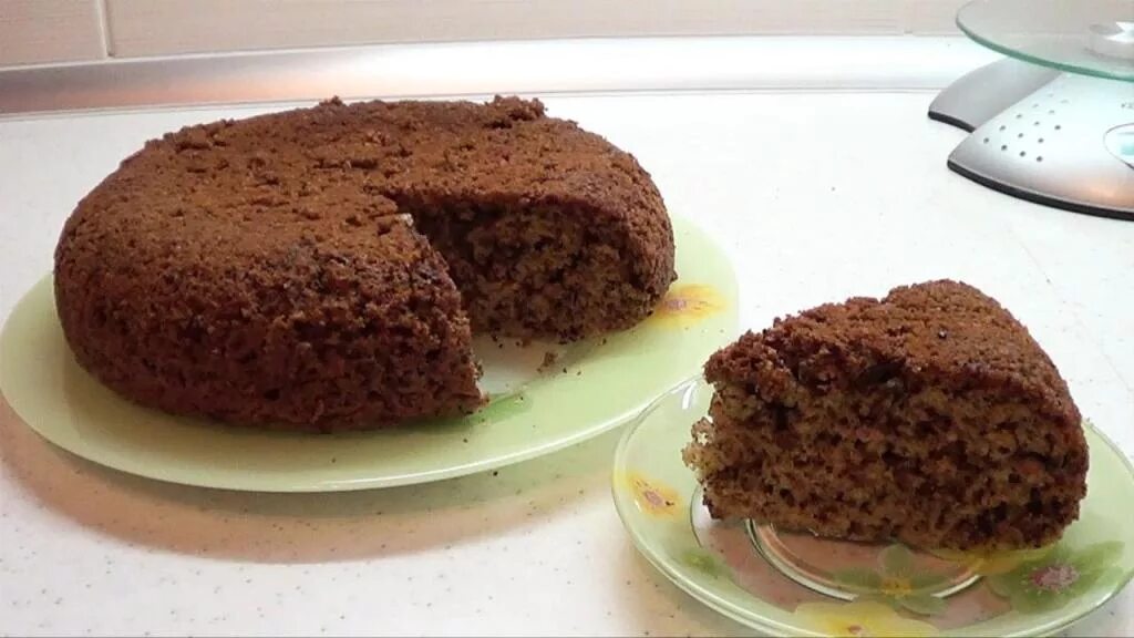 Маффин шоколадный с кусочками шоколада. Шоколадный кекс на кефире. Кекс с какао. Маффин с шоколадом. Кексы кефир какао рецепт.