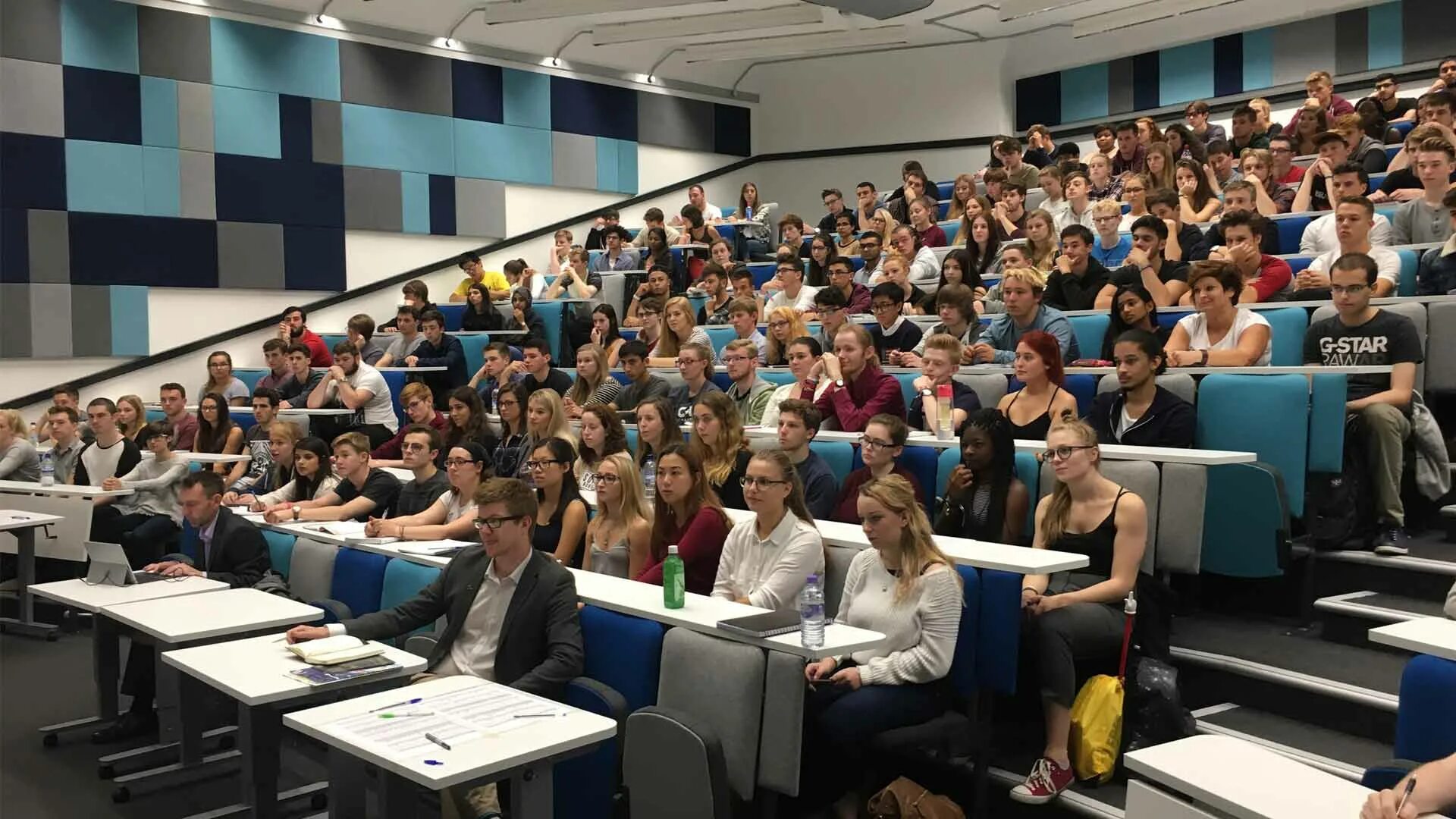 The lecture will have. Лекция в университете эстетика. университетская лекция. university lecture hall. интерактивная лекция в вузе.