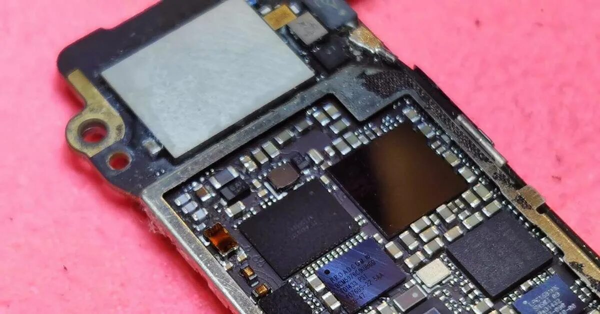На айфоне перестал работать сенсор что делать. Iphone 6 plus контроллер тачскрина. контроллер сенсора iphone 6. iphone 6s микросхема тачскрина. тач контроллер iphone 6s.