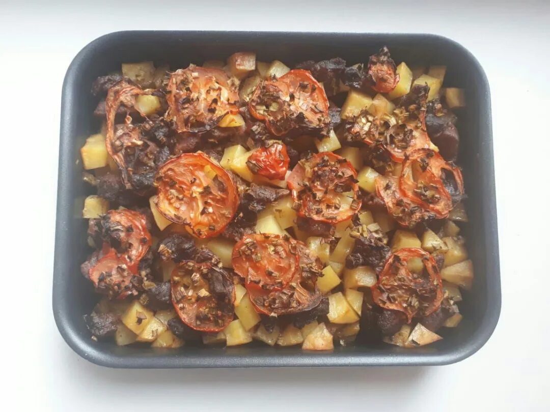 Картофель с мясом. Говдяина с ккртошкой в духов. Говдяина с ккртошкой в духов. Говядина с картошкой в духовке сочная. Говядина с картошкой в духовке.