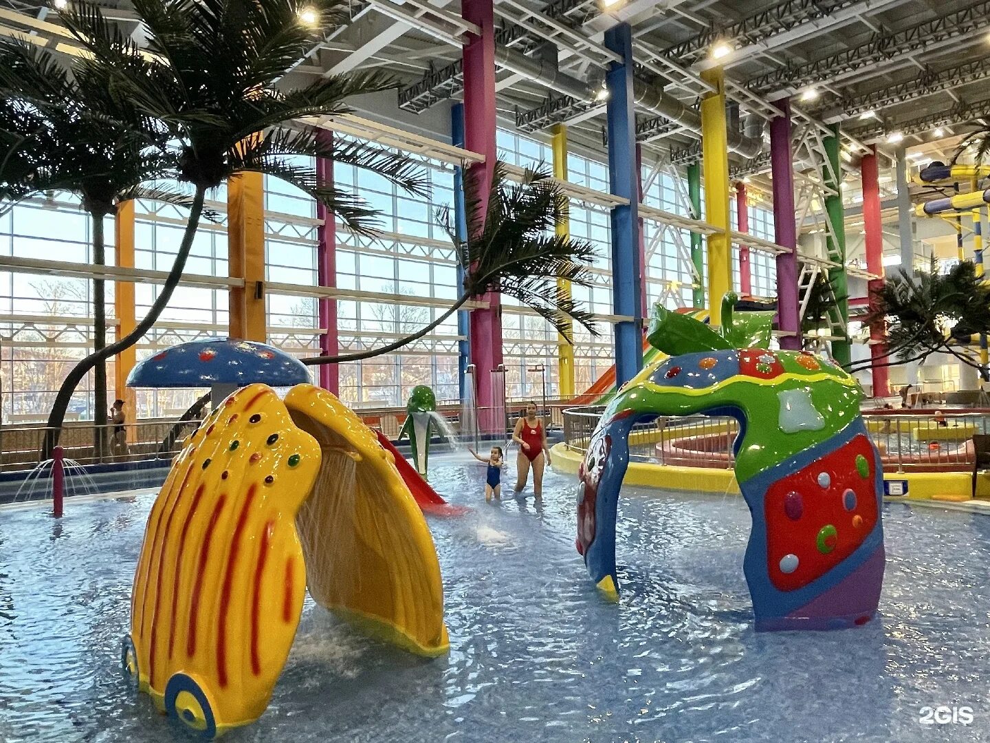 Аквапарк казань снаружи. Аквасити аквапарк сахалин. Аква сити южно-сахалинск. Аквапарк сити. Аквапарк сити.