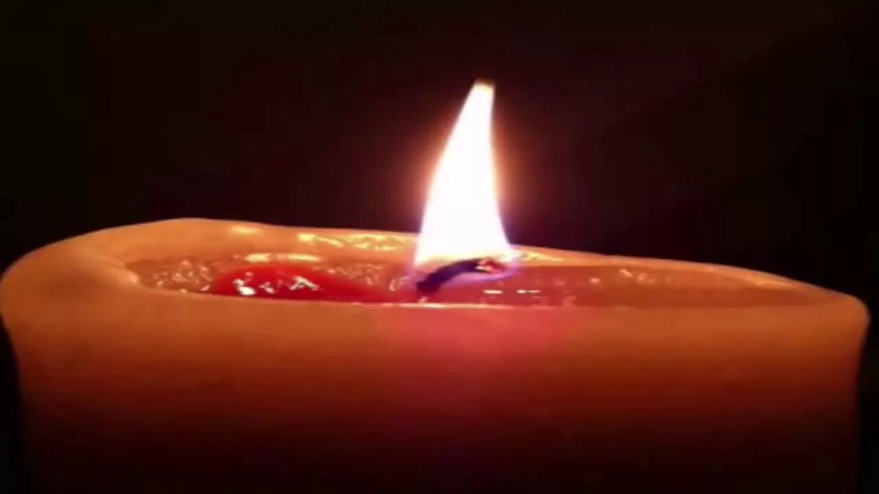 Медитация свечи бежевый. Церковная свеча гравировка. Сажусь на свечку. Сажусь на свечку. Догорающая свеча.