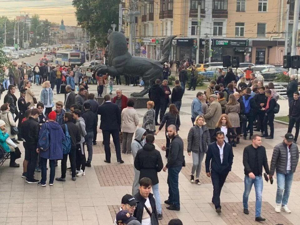 Митинг Иркутск ИВАТУ. Что сегодня было на вокзале вечером в Иркутске много народу. Новости вечера в россии