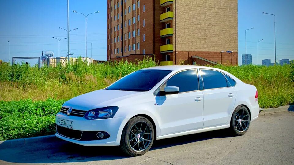 Поло седан купить москва. VW Polo sedan 2013. Поло седан 2013. Volkswagen Polo sedan 2013. Фольксваген поло Блэк раша.