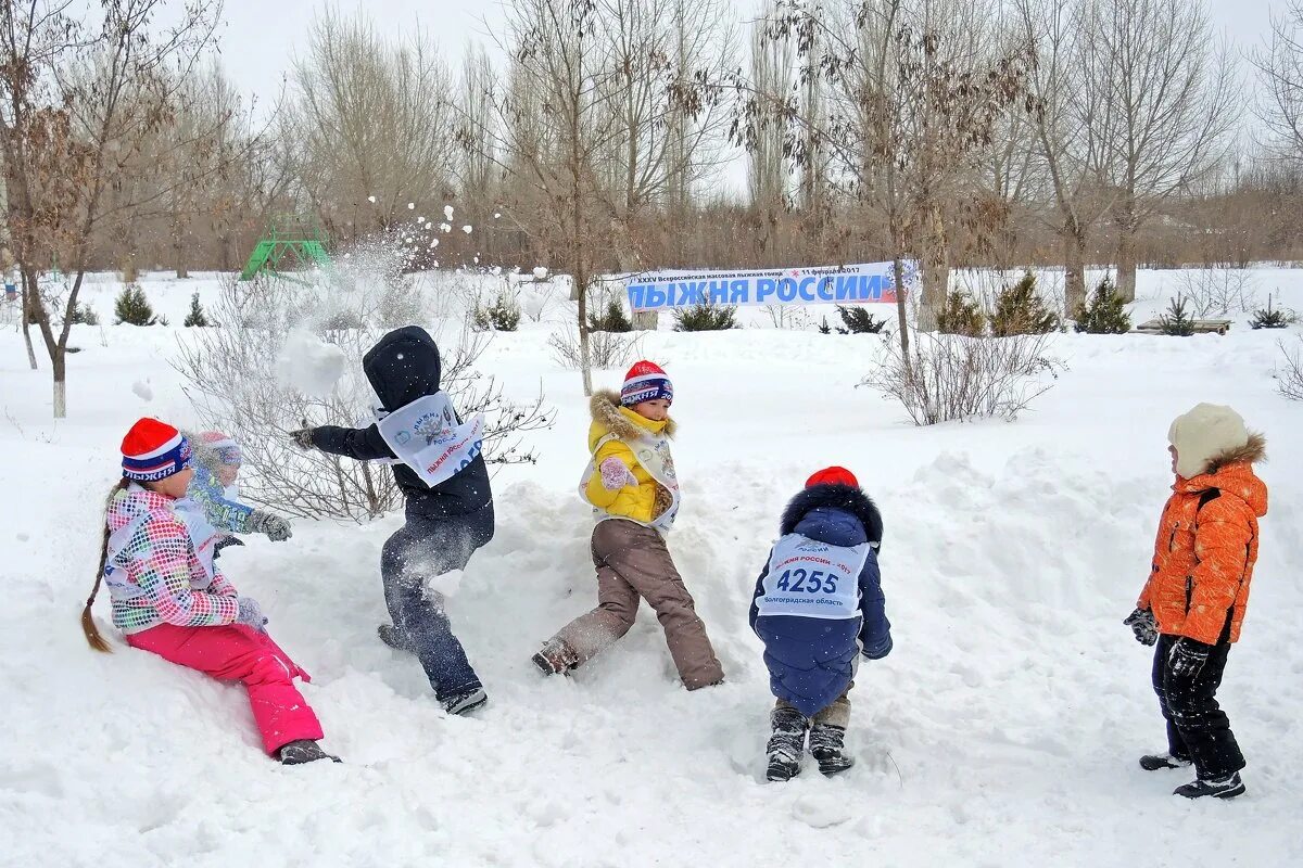 зимние развлечения в самаре. зимние забавы детей ватрушка. зимние развлечения в самаре. парк в марте. зима каток самара.