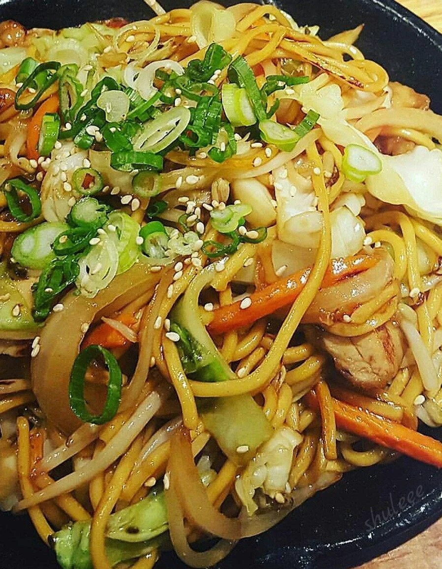 Лапша Якисоба. Лапша Якисоба с курицей. Лапша Якисоба Бэнто. Yakisoba Noodles.