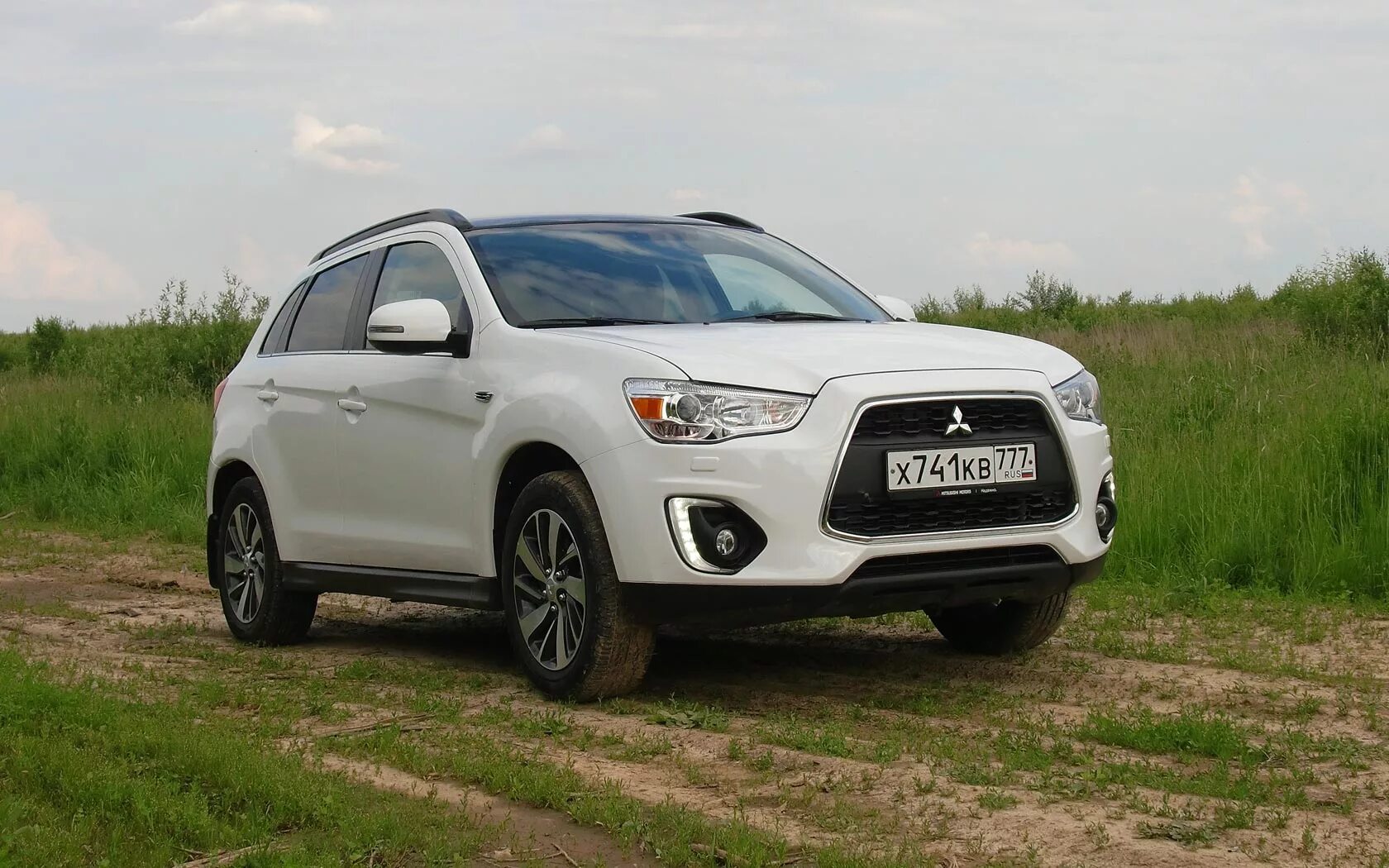 Купить мицубиси 2014. Mitsubishi ASX 2014. Мицубиси ASX 2014. Митсубиси асикс 2014. Митсубиси ASX 2014 белый.